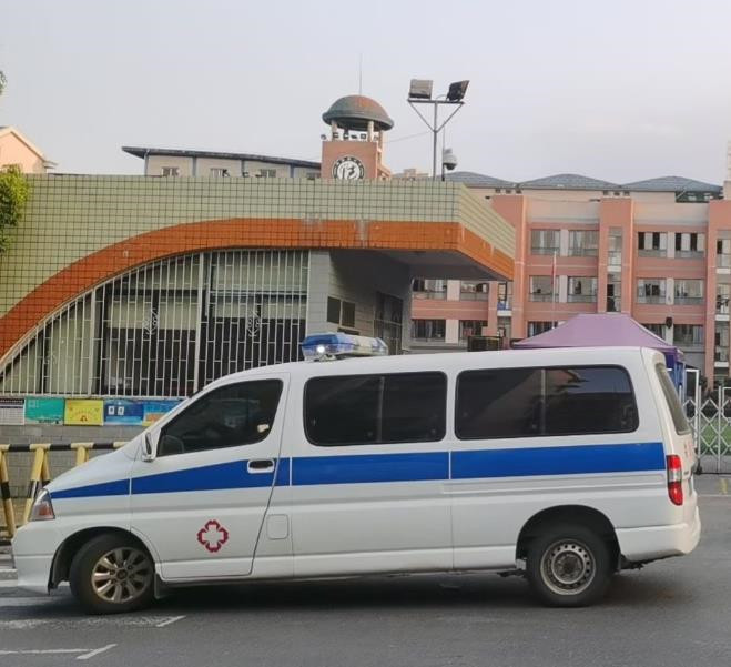 呼玛救护车出租护送骨折病人一公里多少钱